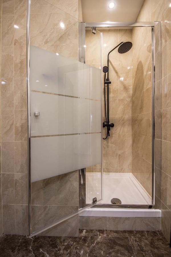 Apartments On Ploshcha Ukrainskykh Heroiv Kijev Kültér fotó