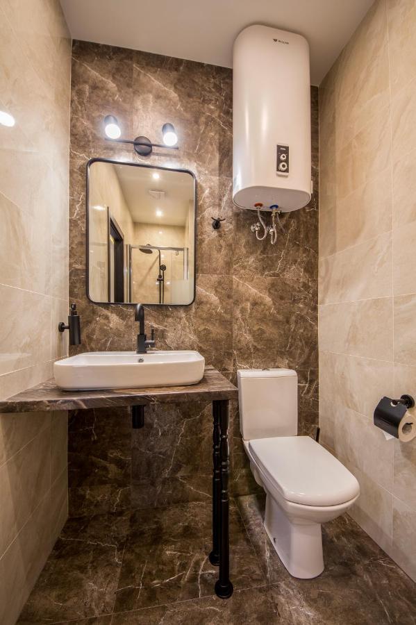 Apartments On Ploshcha Ukrainskykh Heroiv Kijev Kültér fotó